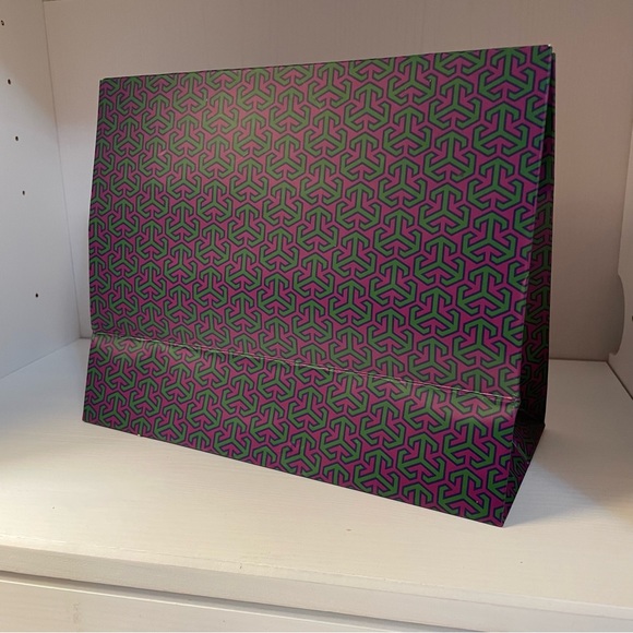 ⭐️FWP Tory Burch Gift Bag - see FWP offer below - Picture 4 of 10